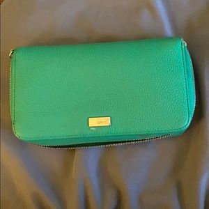 Good used condition thirty one zipper wallet